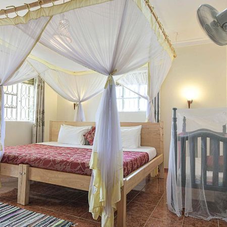 Cycad Entebbe Guest House Екстериор снимка