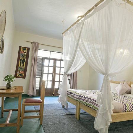 Cycad Entebbe Guest House Екстериор снимка