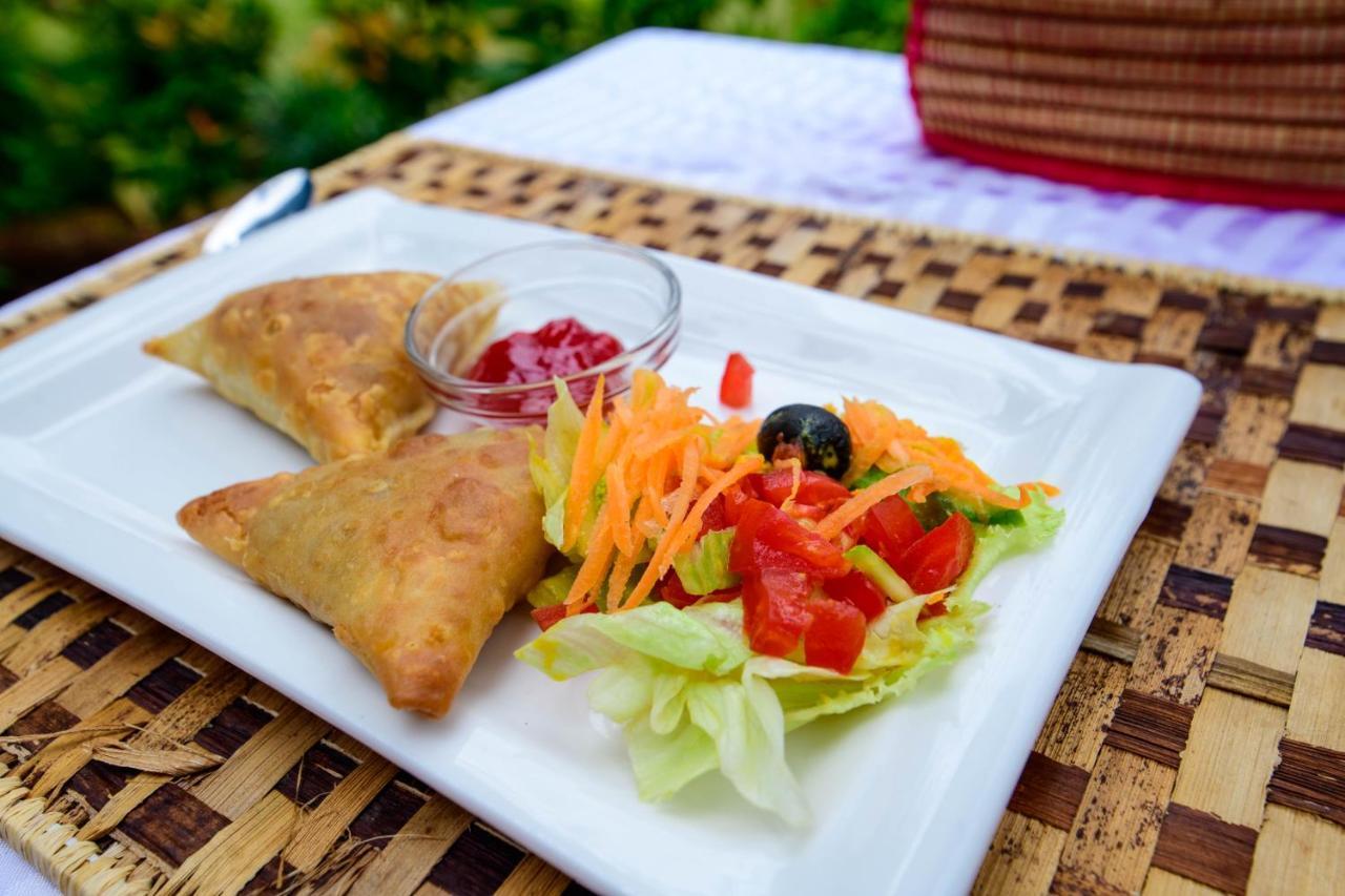 Cycad Entebbe Guest House Екстериор снимка