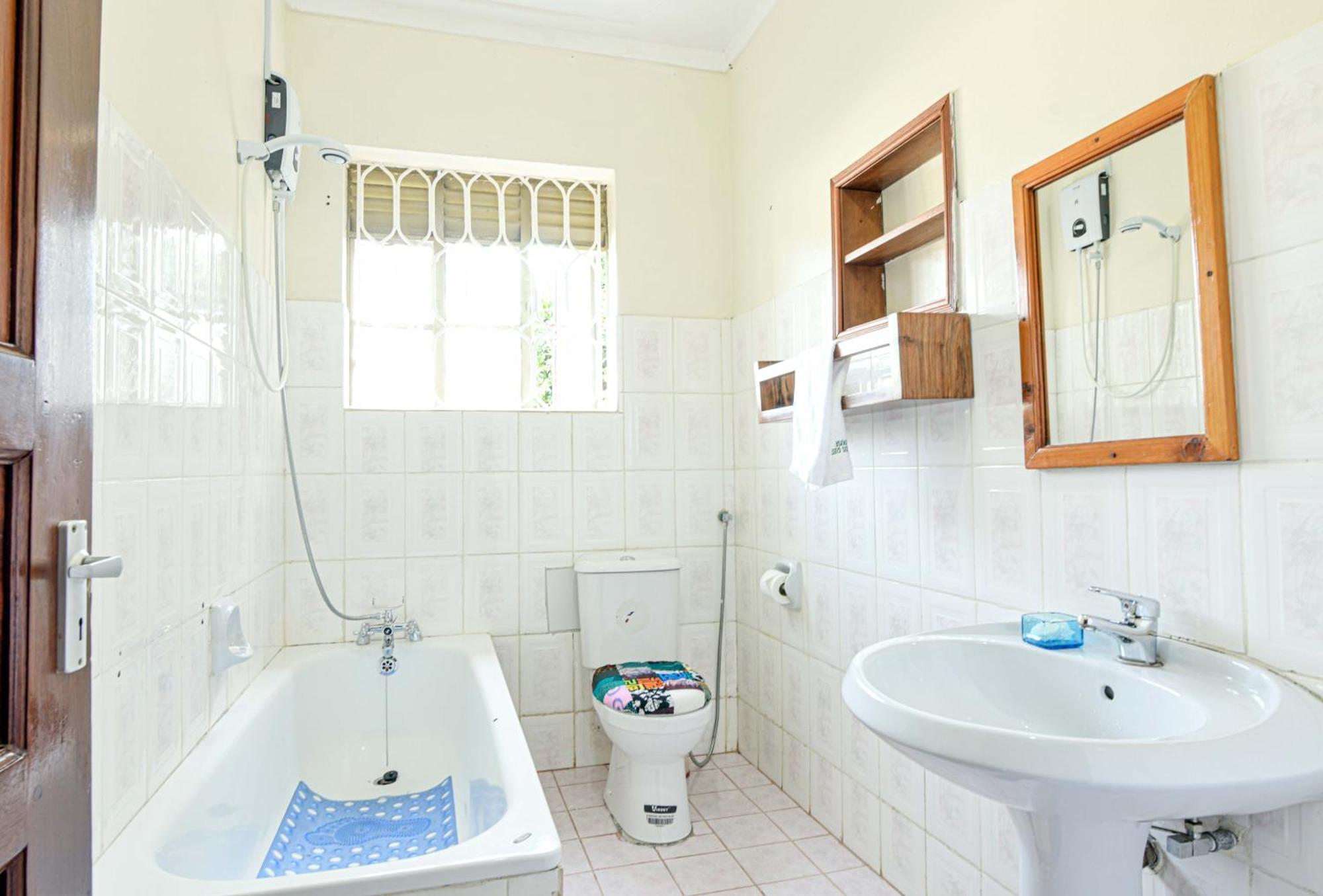 Cycad Entebbe Guest House Екстериор снимка