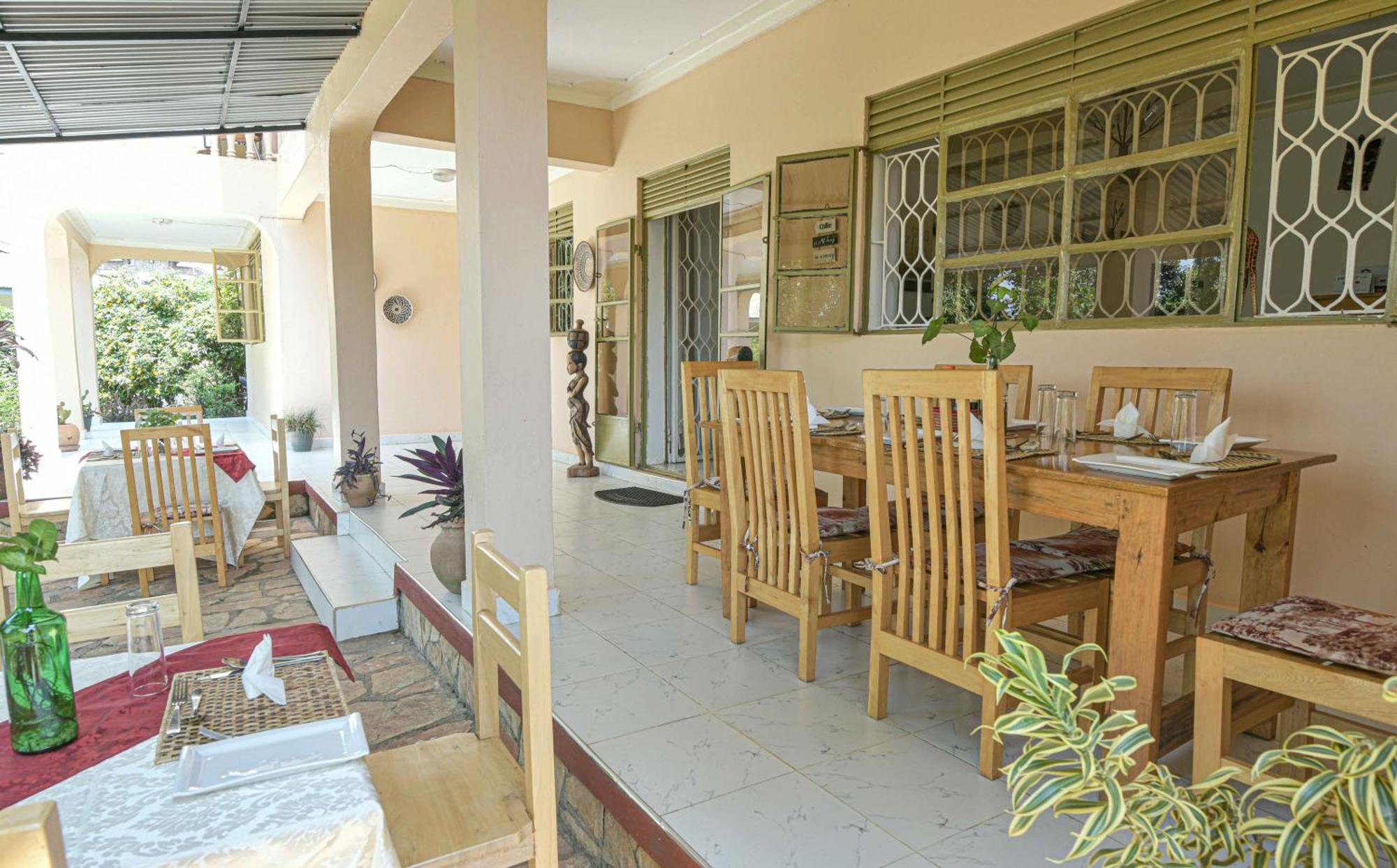 Cycad Entebbe Guest House Екстериор снимка